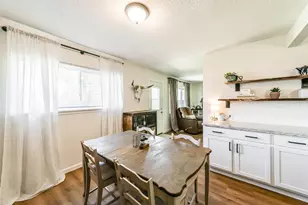 323 Coventry Ln, Alvin, TX 77511 - Photo 16
