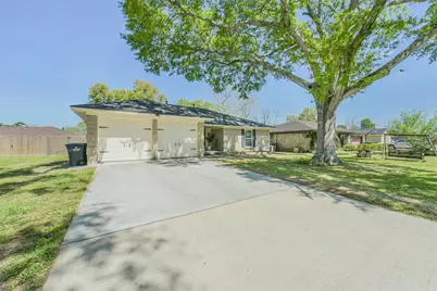 323 Coventry Lane, Alvin, TX 77511 - Photo 2