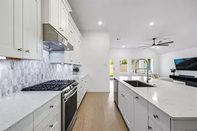 2701 Meridian Springs Drive, Texas City, TX 77568 - Photo 12