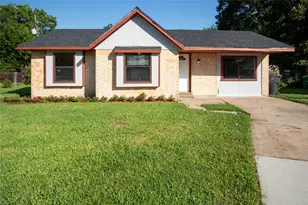 10902 Mosscrest Dr, Houston, TX 77048 - Photo 2