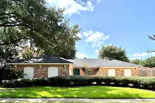 16446 Brookvilla Dr, Houston, TX 77059 - Photo 2