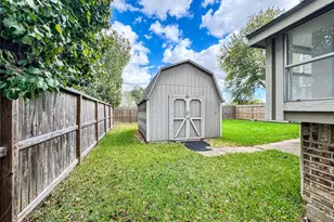 220 Almond Dr, Lake Jackson, TX 77566 - Photo 38