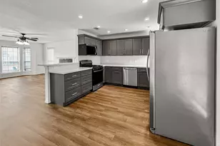 220 Almond Dr, Lake Jackson, TX 77566 - Photo 2