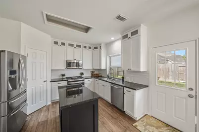 9001 Sundown Drive, Pearland, TX 77584 - Photo 12