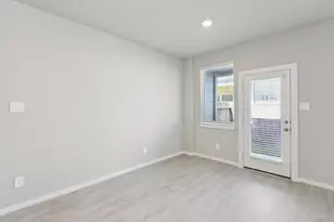 567 Avisa Dr, Kemah, TX 77565 - Photo 2