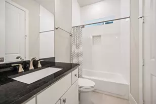 2624 Fountain Key Blvd, Houston, TX 77008 - Photo 8