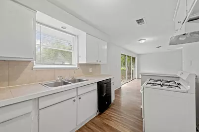 408 Grantham Road, Baytown, TX 77521 - Photo 6