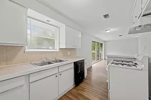 408 Grantham Rd, Baytown, TX 77521 - Photo 6