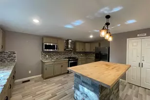 3406 E Bayou Dr E, Dickinson, TX 77539 - Photo 18