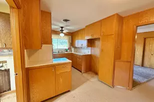2310 13th St, Port Neches, TX 77651 - Photo 6