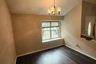 2827 Creek Manor Dr, Houston, TX 77339 - Photo 8