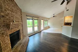 2827 Creek Manor Dr, Houston, TX 77339 - Photo 10