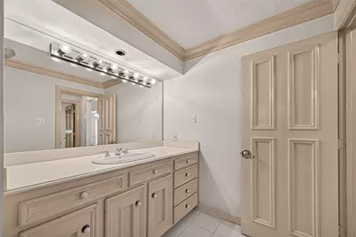 4305 Goldfinch Street, Houston, TX 77035 - Photo 16