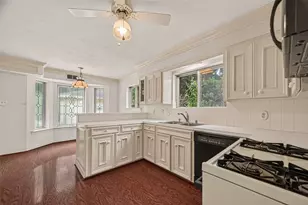 4305 Goldfinch St, Houston, TX 77035 - Photo 10