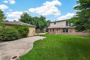 4305 Goldfinch St, Houston, TX 77035 - Photo 32