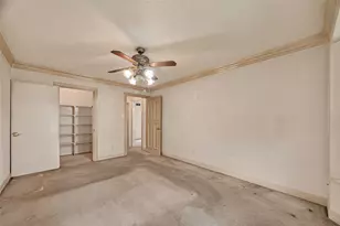 4305 Goldfinch St, Houston, TX 77035 - Photo 18