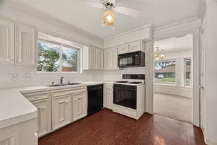 4305 Goldfinch St, Houston, TX 77035 - Photo 12