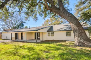 209 N Lazy Ln, Clute, TX 77531 - Photo 32