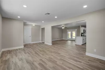 209 N Lazy Lane, Clute, TX 77531 - Photo 8