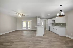 209 N Lazy Ln, Clute, TX 77531 - Photo 10