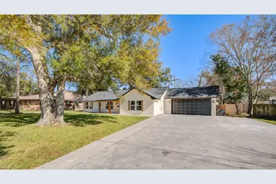 209 N Lazy Lane, Clute, TX 77531 - Photo 1