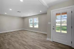 209 N Lazy Ln, Clute, TX 77531 - Photo 6