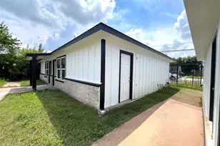 4305 Phlox St, Houston, TX 77051 - Photo 4