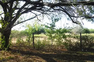 1142 Chestnut Ln, Wallis, TX 77485 - Photo 2