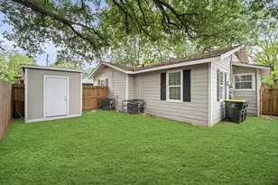 623 S 1st St, Conroe, TX 77301 - Photo 4