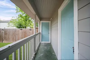 623 S 1st St, Conroe, TX 77301 - Photo 6