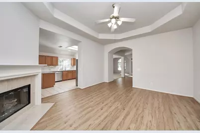 70 N Lace Arbor Drive, The Woodlands, TX 77380 - Photo 18