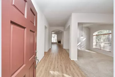 70 N Lace Arbor Drive, The Woodlands, TX 77380 - Photo 4