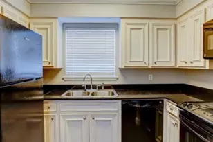 1903 Portsmouth St, Houston, TX 77098 - Photo 8