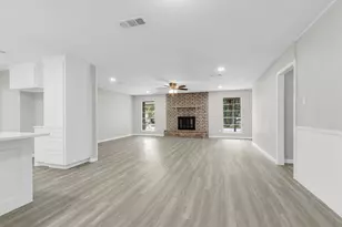 75 Rolling Hills Dr W, Conroe, TX 77304 - Photo 8