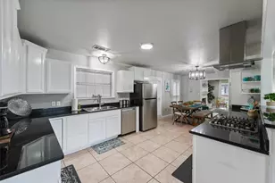 9 S Shore Dr, Galveston, TX 77551 - Photo 12
