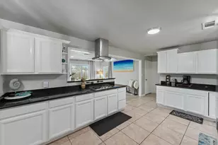 9 S Shore Dr, Galveston, TX 77551 - Photo 14