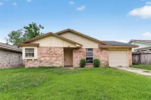 4826 Redfish Reef Dr, Bacliff, TX 77518 - Photo 1