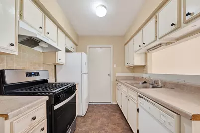 4826 Redfish Reef Drive, Bacliff, TX 77518 - Photo 10