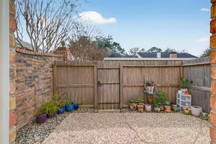 10240 Longmont Dr, Houston, TX 77042 - Photo 14