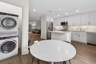 10240 Longmont Dr, Houston, TX 77042 - Photo 12