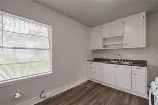 1311 Fred St, El Campo, TX 77437 - Photo 12