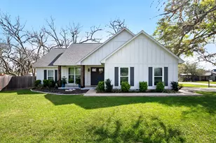 502 Tall Timber Dr, West Columbia, TX 77486 - Photo 1