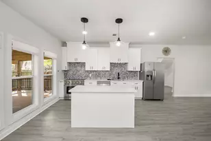 502 Tall Timber Dr, West Columbia, TX 77486 - Photo 10