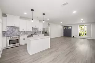 502 Tall Timber Dr, West Columbia, TX 77486 - Photo 8