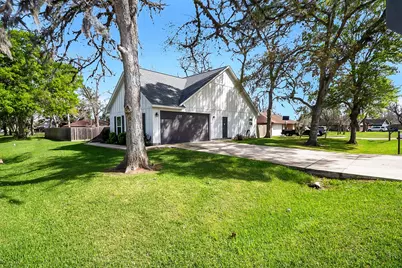 502 Tall Timber Drive, West Columbia, TX 77486 - Photo 2