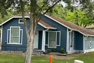 419 S 4th St, Beasley, TX 77417 - Photo 1