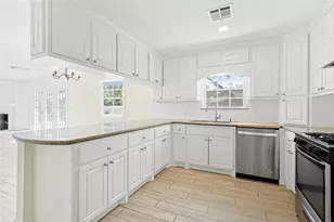 5719 Cerritos Dr, Houston, TX 77035 - Photo 12