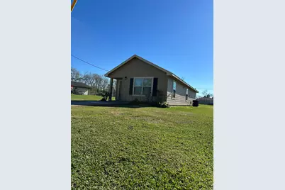627 W Live Oak Street, Angleton, TX 77515 - Photo 1