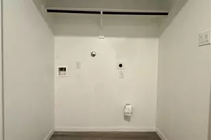 627 W Live Oak St, Angleton, TX 77515 - Photo 12