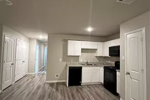 627 W Live Oak St, Angleton, TX 77515 - Photo 6